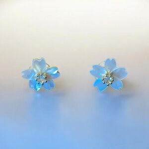 Elegant Floral Opalescent White Earrings